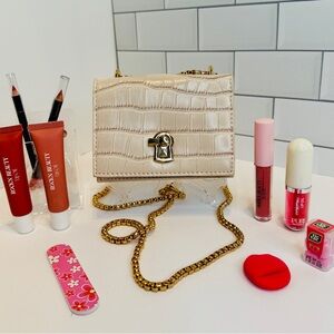 Elegant Cream Croc-Embossed Chain Bag